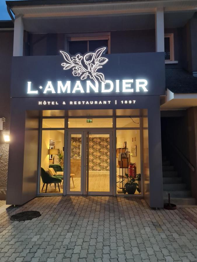 Logis Hotel L'Amandier Morlaas Exterior foto