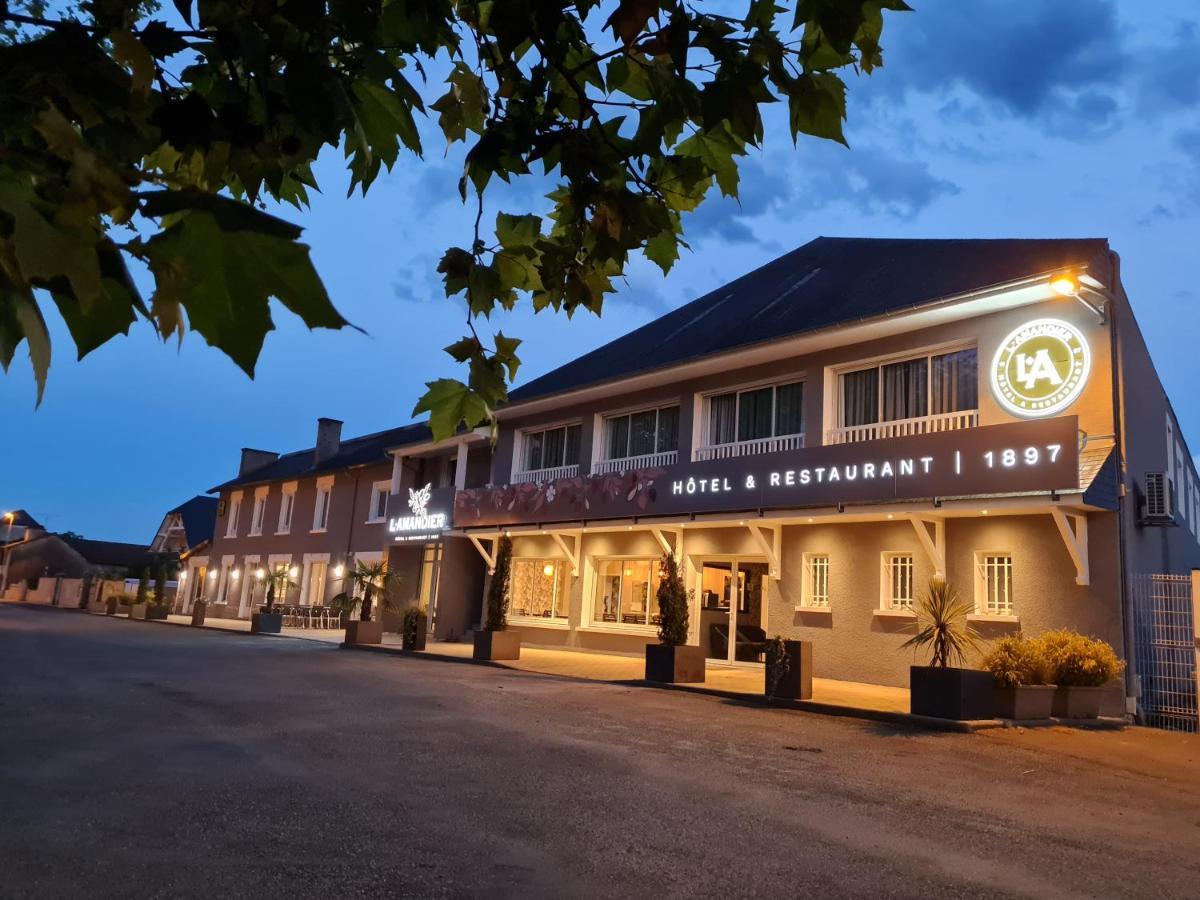 Logis Hotel L'Amandier Morlaas Exterior foto