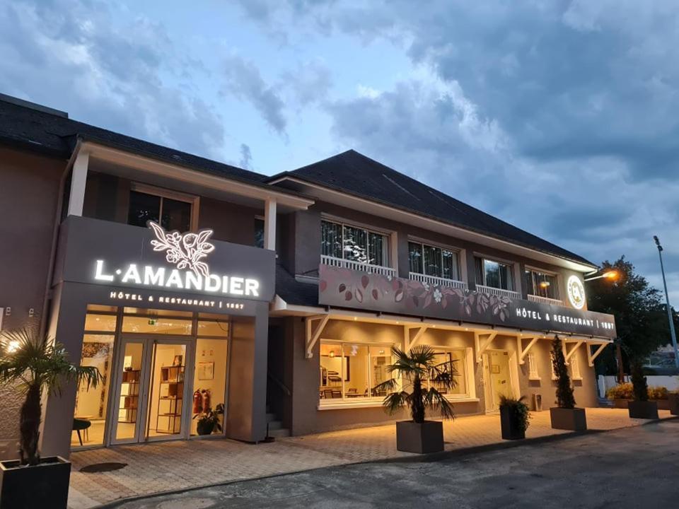 Logis Hotel L'Amandier Morlaas Exterior foto